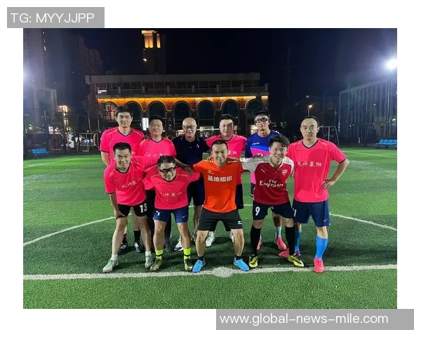 我们班的足球健将展现青春风采与团队精神的精彩瞬间